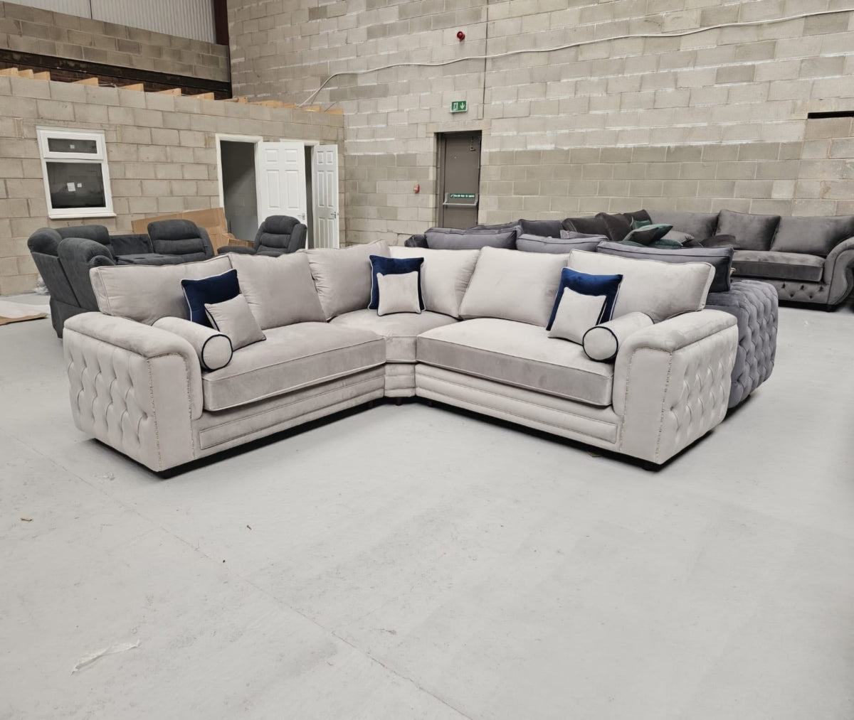 Zara Chesterfield Corner Sofa (Silver Plush Velvet)